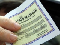 В 2016 году не нужно клеить на стекло автомобилей талон «tagliando di assicurazione»