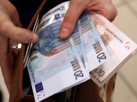 Домашние работники смогут получать зарплату наличными
