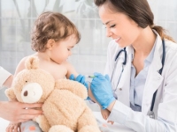 Правительство Италии готово отменить обязательную вакцинацию, а суды штрафуют противников прививок