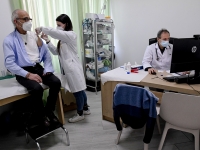 Вакцинироваться от Covid-19 можно в аптеках и не по месту жительства